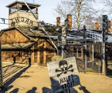 Auschwitz-Birkenau: Self-Guided Tour + Transport